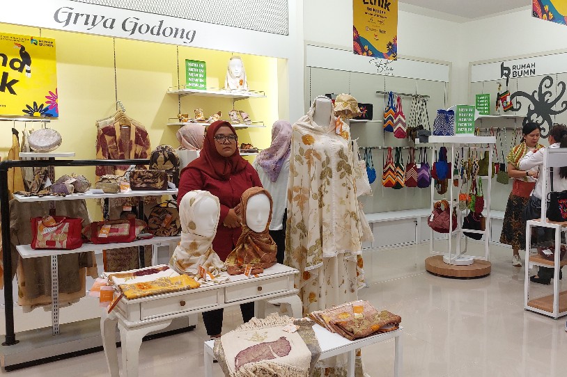 foto Sinergi Dinas Perdagangan dan Matahari Plaza Balikpapan, Dua UMKM Fesyen Lokal Berkesempatan Display Produk