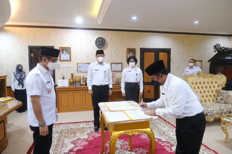 Wali Kota Lantik Muhaimin sebagai Penjabat Sekretaris Daerah Kota Balikpapan