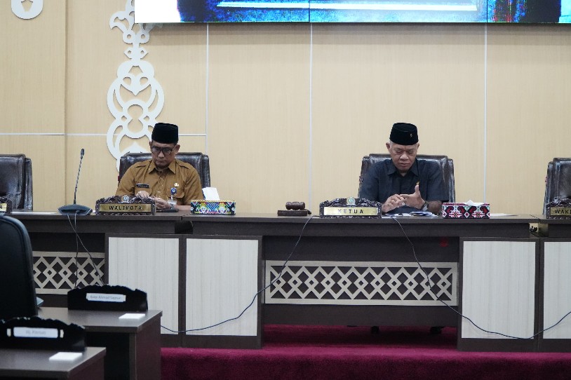 Sekda Hadiri Rapat Paripurna DPRD Kota Balikpapan, Agenda Pandangan Umum Fraksi Bahas Empat Raperda