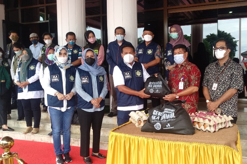 Pemkot Balikpapan Terima Bantuan Paket Sembako dari IKA Unmul