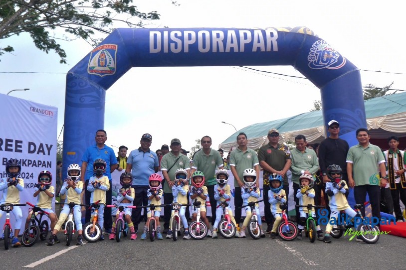 foto Upaya Cegah Polusi dan Kembangkan UMKM Balikpapan, Pjs Wali Kota Luncurkan Car Free Day Grand City 