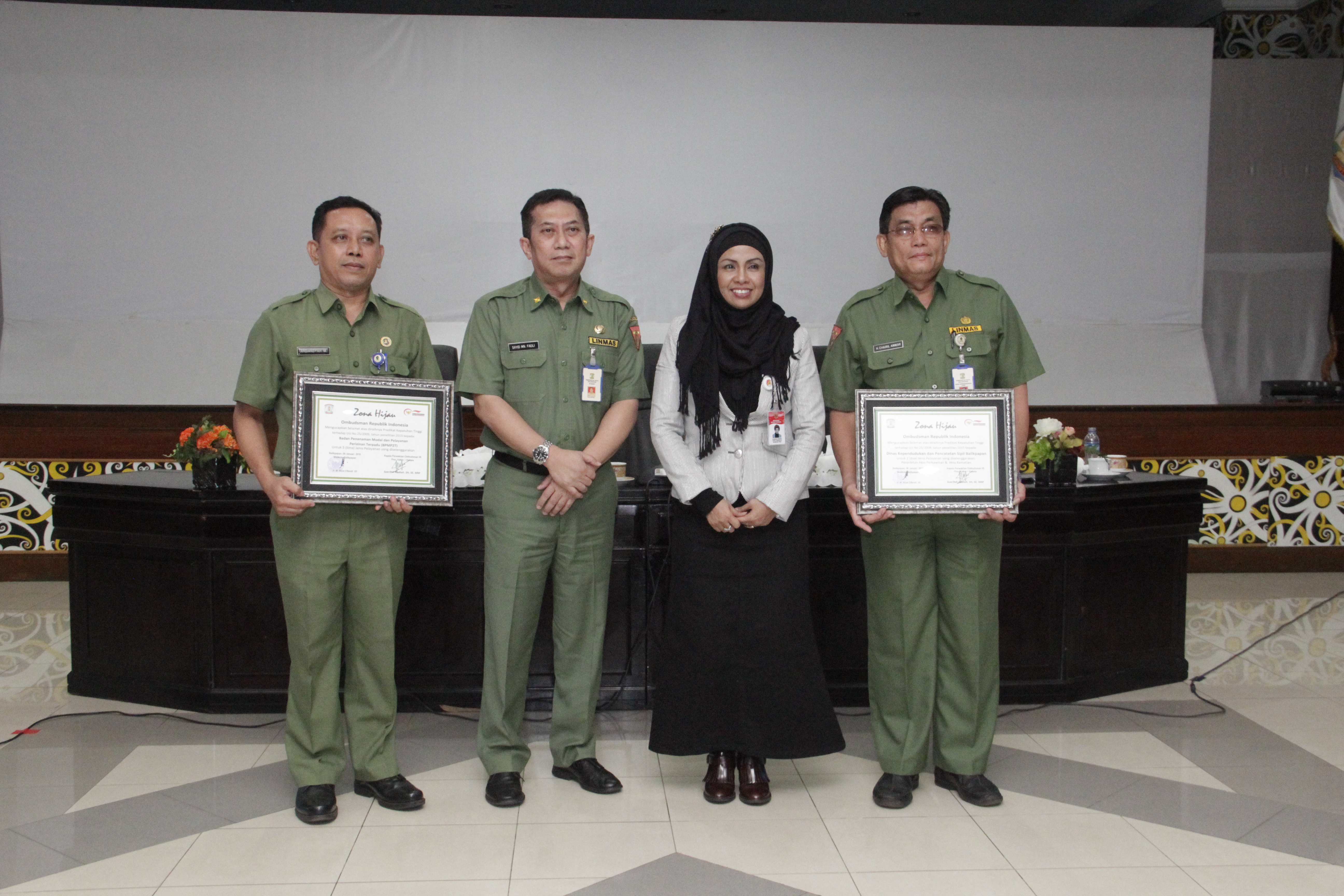 foto BPMP2T dan Disdukcapil Terbaik Dalam Pelayanan Publik